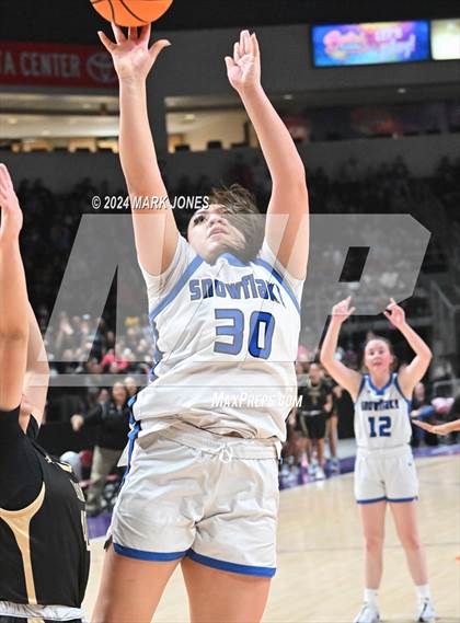 Thumbnail 2 in Chinle vs. Snowflake (AIA 3A Quarterfinal) photogallery.