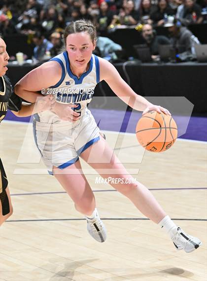 Thumbnail 2 in Chinle vs. Snowflake (AIA 3A Quarterfinal) photogallery.