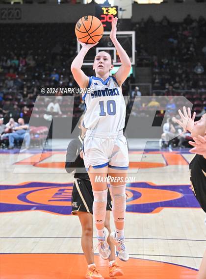 Thumbnail 1 in Chinle vs. Snowflake (AIA 3A Quarterfinal) photogallery.