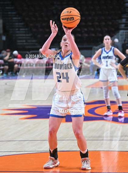 Thumbnail 2 in Chinle vs. Snowflake (AIA 3A Quarterfinal) photogallery.