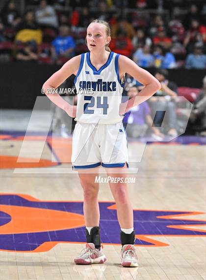 Thumbnail 3 in Chinle vs. Snowflake (AIA 3A Quarterfinal) photogallery.