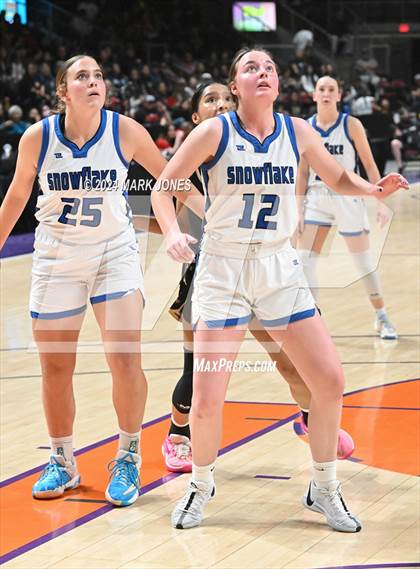 Thumbnail 1 in Chinle vs. Snowflake (AIA 3A Quarterfinal) photogallery.