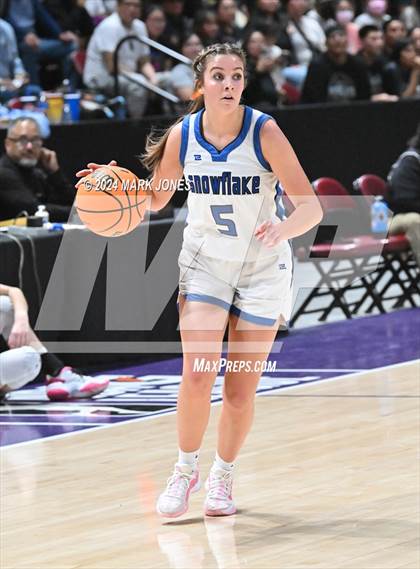 Thumbnail 1 in Chinle vs. Snowflake (AIA 3A Quarterfinal) photogallery.