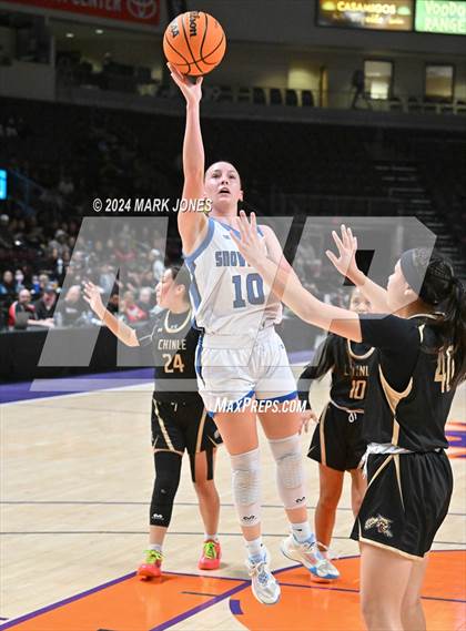 Thumbnail 3 in Chinle vs. Snowflake (AIA 3A Quarterfinal) photogallery.
