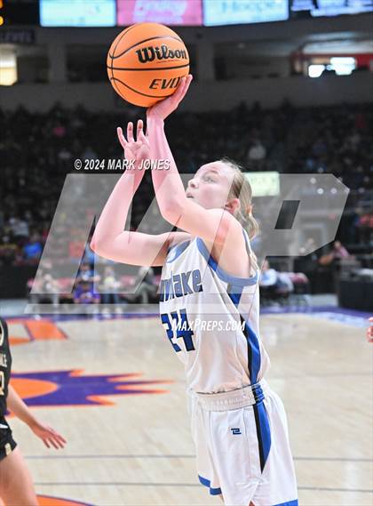 Thumbnail 3 in Chinle vs. Snowflake (AIA 3A Quarterfinal) photogallery.