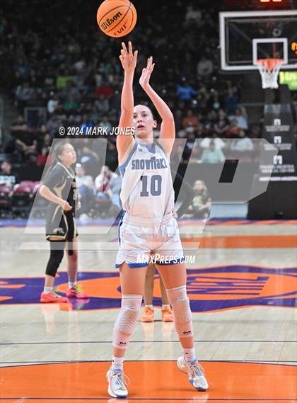 Thumbnail 1 in Chinle vs. Snowflake (AIA 3A Quarterfinal) photogallery.