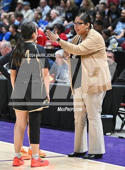 Thumbnail 2 in Chinle vs. Snowflake (AIA 3A Quarterfinal) photogallery.