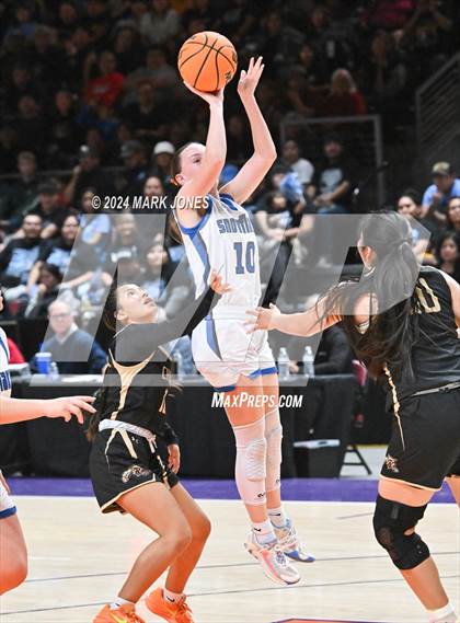 Thumbnail 3 in Chinle vs. Snowflake (AIA 3A Quarterfinal) photogallery.
