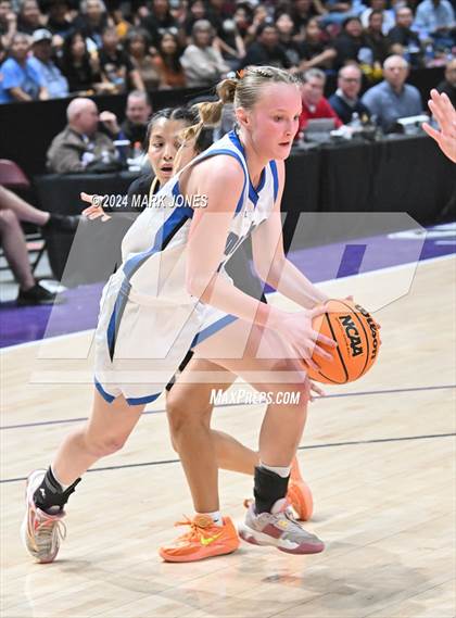 Thumbnail 2 in Chinle vs. Snowflake (AIA 3A Quarterfinal) photogallery.