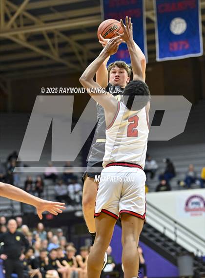 Thumbnail 2 in Mt. Vernon vs. Richmond (IHSAA 4A Section 9 First Round)  photogallery.