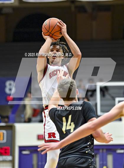 Thumbnail 1 in Mt. Vernon vs. Richmond (IHSAA 4A Section 9 First Round)  photogallery.