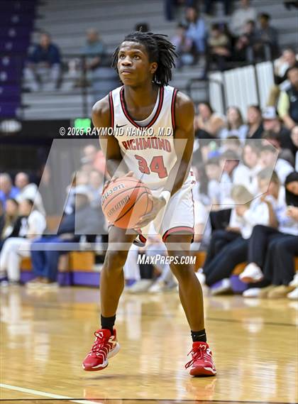 Thumbnail 2 in Mt. Vernon vs. Richmond (IHSAA 4A Section 9 First Round)  photogallery.