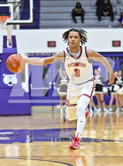 Thumbnail 1 in Mt. Vernon vs. Richmond (IHSAA 4A Section 9 First Round)  photogallery.