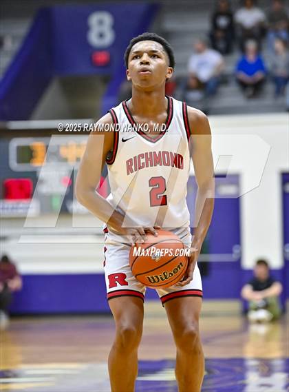 Thumbnail 2 in Mt. Vernon vs. Richmond (IHSAA 4A Section 9 First Round)  photogallery.