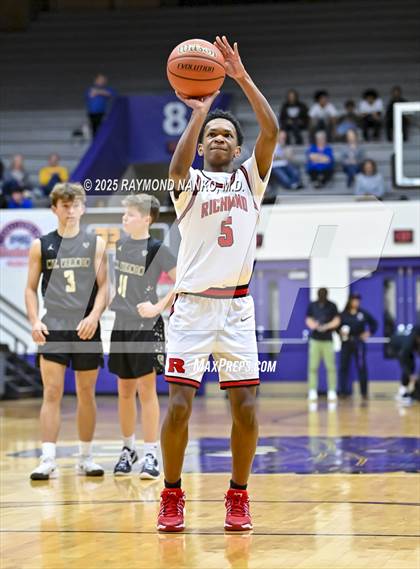 Thumbnail 3 in Mt. Vernon vs. Richmond (IHSAA 4A Section 9 First Round)  photogallery.