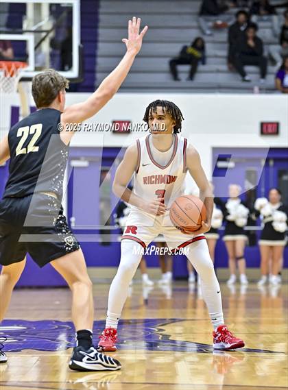 Thumbnail 2 in Mt. Vernon vs. Richmond (IHSAA 4A Section 9 First Round)  photogallery.