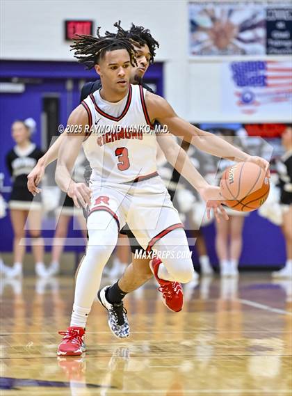 Thumbnail 2 in Mt. Vernon vs. Richmond (IHSAA 4A Section 9 First Round)  photogallery.