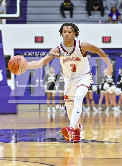 Thumbnail 3 in Mt. Vernon vs. Richmond (IHSAA 4A Section 9 First Round)  photogallery.