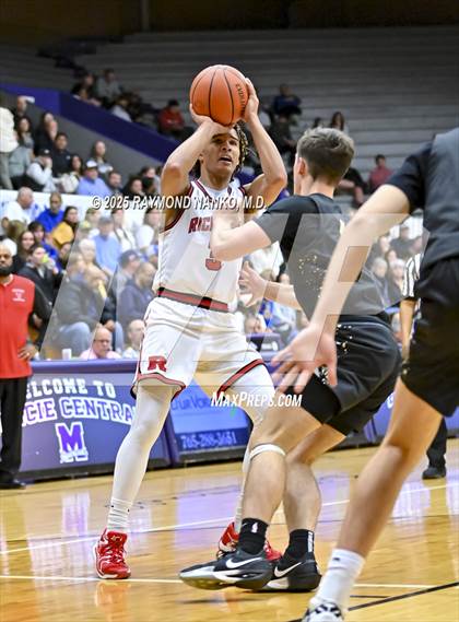 Thumbnail 3 in Mt. Vernon vs. Richmond (IHSAA 4A Section 9 First Round)  photogallery.
