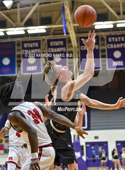 Thumbnail 1 in Mt. Vernon vs. Richmond (IHSAA 4A Section 9 First Round)  photogallery.