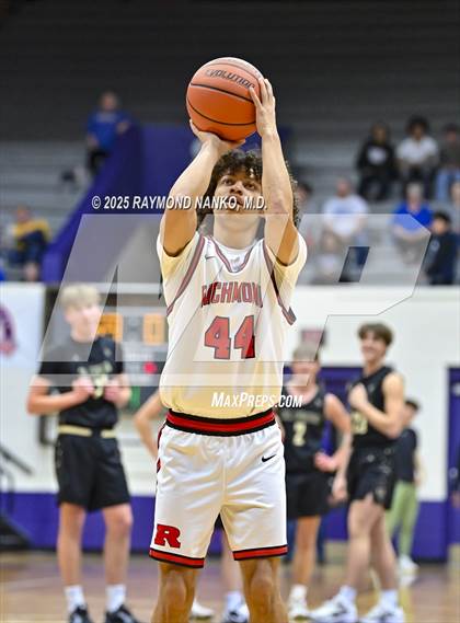 Thumbnail 1 in Mt. Vernon vs. Richmond (IHSAA 4A Section 9 First Round)  photogallery.