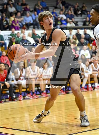Thumbnail 2 in Mt. Vernon vs. Richmond (IHSAA 4A Section 9 First Round)  photogallery.