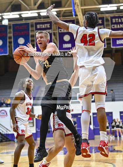 Thumbnail 2 in Mt. Vernon vs. Richmond (IHSAA 4A Section 9 First Round)  photogallery.