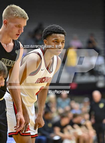 Thumbnail 3 in Mt. Vernon vs. Richmond (IHSAA 4A Section 9 First Round)  photogallery.