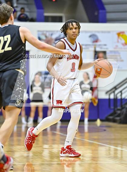 Thumbnail 2 in Mt. Vernon vs. Richmond (IHSAA 4A Section 9 First Round)  photogallery.