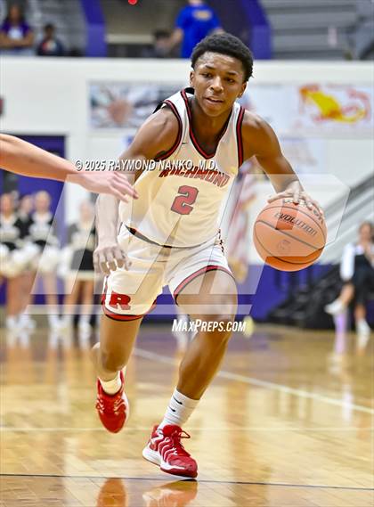 Thumbnail 2 in Mt. Vernon vs. Richmond (IHSAA 4A Section 9 First Round)  photogallery.