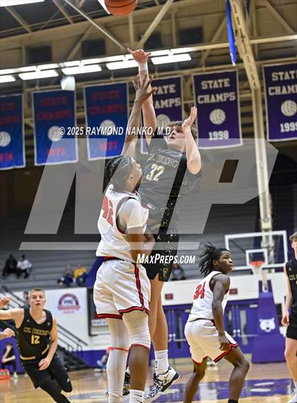 Thumbnail 2 in Mt. Vernon vs. Richmond (IHSAA 4A Section 9 First Round)  photogallery.
