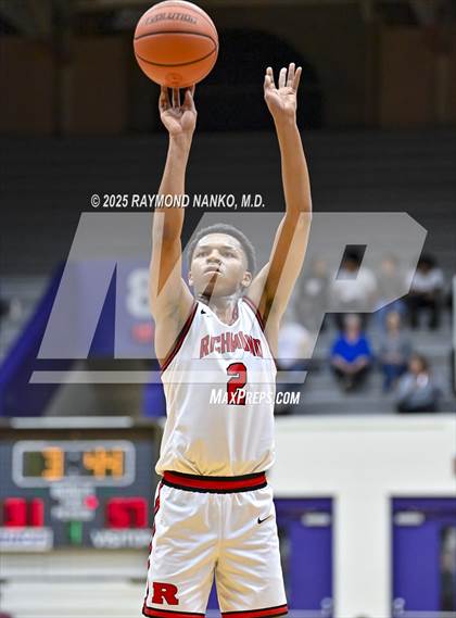 Thumbnail 1 in Mt. Vernon vs. Richmond (IHSAA 4A Section 9 First Round)  photogallery.