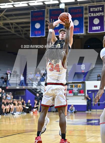 Thumbnail 2 in Mt. Vernon vs. Richmond (IHSAA 4A Section 9 First Round)  photogallery.