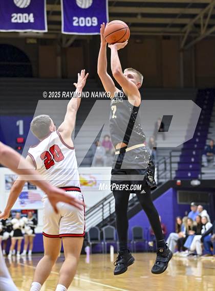 Thumbnail 3 in Mt. Vernon vs. Richmond (IHSAA 4A Section 9 First Round)  photogallery.