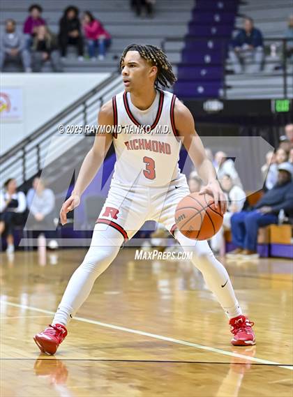 Thumbnail 1 in Mt. Vernon vs. Richmond (IHSAA 4A Section 9 First Round)  photogallery.