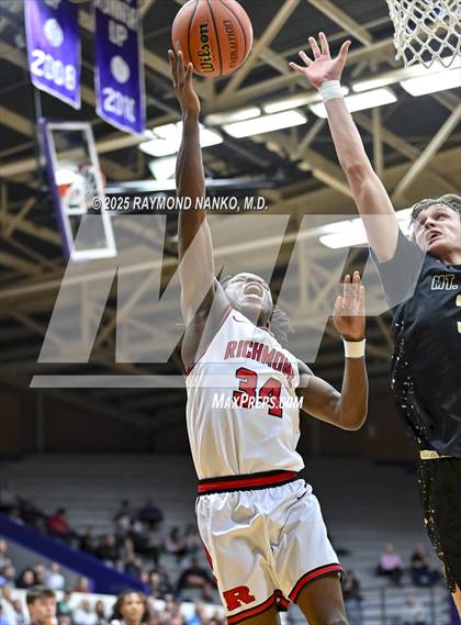 Thumbnail 2 in Mt. Vernon vs. Richmond (IHSAA 4A Section 9 First Round)  photogallery.