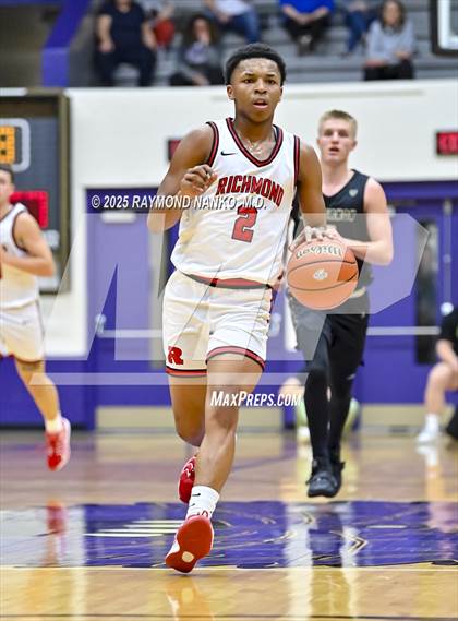 Thumbnail 3 in Mt. Vernon vs. Richmond (IHSAA 4A Section 9 First Round)  photogallery.