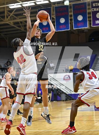 Thumbnail 3 in Mt. Vernon vs. Richmond (IHSAA 4A Section 9 First Round)  photogallery.