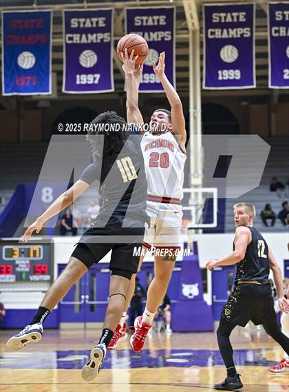 Thumbnail 3 in Mt. Vernon vs. Richmond (IHSAA 4A Section 9 First Round)  photogallery.