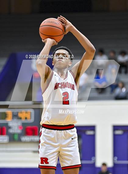 Thumbnail 3 in Mt. Vernon vs. Richmond (IHSAA 4A Section 9 First Round)  photogallery.