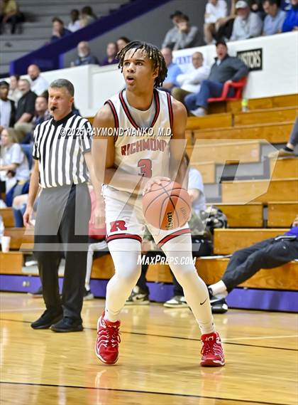 Thumbnail 3 in Mt. Vernon vs. Richmond (IHSAA 4A Section 9 First Round)  photogallery.