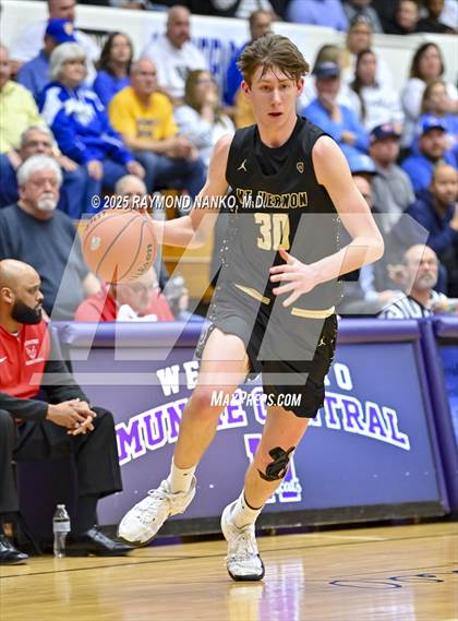 Thumbnail 1 in Mt. Vernon vs. Richmond (IHSAA 4A Section 9 First Round)  photogallery.