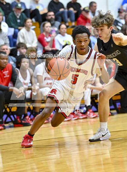 Thumbnail 1 in Mt. Vernon vs. Richmond (IHSAA 4A Section 9 First Round)  photogallery.