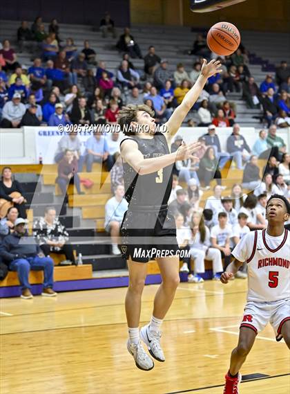 Thumbnail 2 in Mt. Vernon vs. Richmond (IHSAA 4A Section 9 First Round)  photogallery.