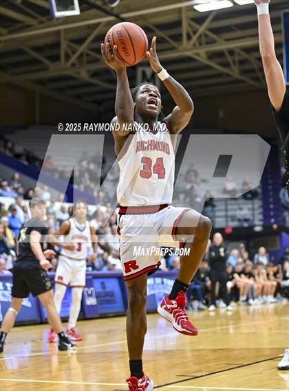 Thumbnail 3 in Mt. Vernon vs. Richmond (IHSAA 4A Section 9 First Round)  photogallery.