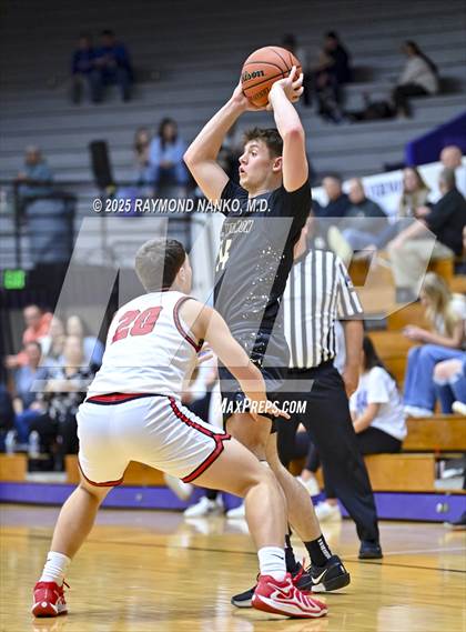 Thumbnail 2 in Mt. Vernon vs. Richmond (IHSAA 4A Section 9 First Round)  photogallery.