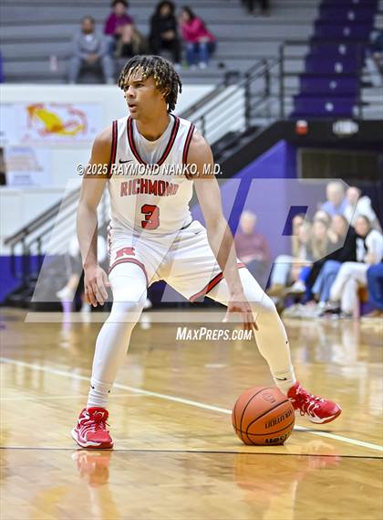 Thumbnail 2 in Mt. Vernon vs. Richmond (IHSAA 4A Section 9 First Round)  photogallery.