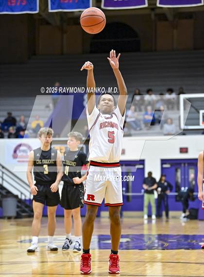 Thumbnail 2 in Mt. Vernon vs. Richmond (IHSAA 4A Section 9 First Round)  photogallery.