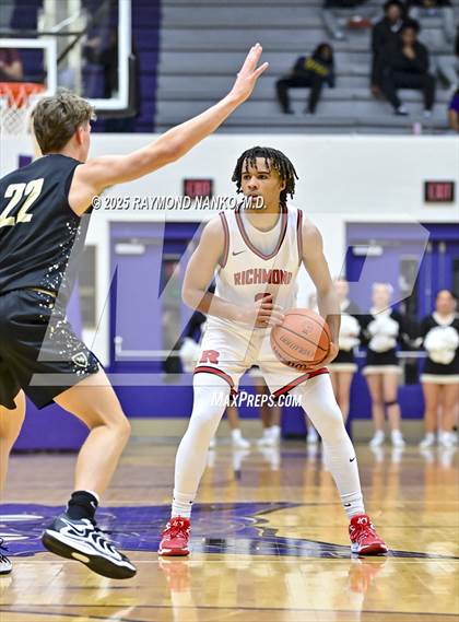 Thumbnail 1 in Mt. Vernon vs. Richmond (IHSAA 4A Section 9 First Round)  photogallery.