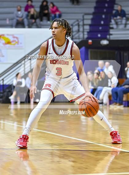 Thumbnail 3 in Mt. Vernon vs. Richmond (IHSAA 4A Section 9 First Round)  photogallery.